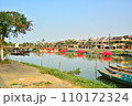 ベトナム、ダナンの川沿いの景色 110172324