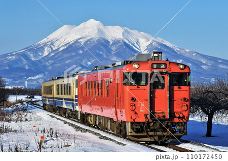 キハ40系　五能線普通列車　藤崎～川部 110172450