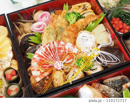 2024年、妻の手作り家庭料理、おせち、お正月、家庭団欒、帰省、日本での伝統、幸せ家族 110172717