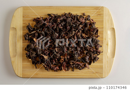 Tea made from dried pomegranate flowers. Increases immunity. Background of fragrant tea on a wooden board 110174346