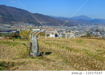 【田毎観音】冬の四十八枚田【姨捨の棚田】 110175587