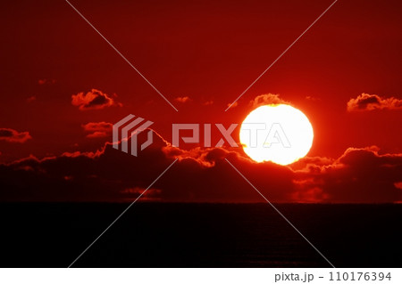 お正月の太陽 お正月の太陽 110176394