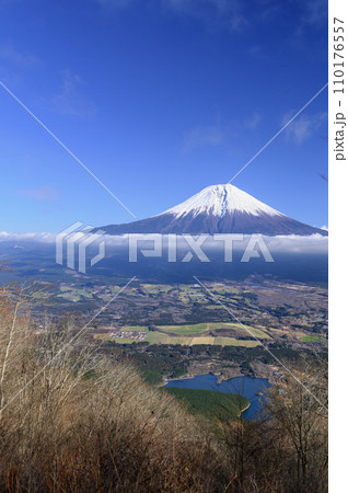 長者ヶ岳より望む富士山の絶景（冬景色） 110176557