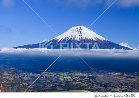 長者ヶ岳より望む富士山の絶景(冬景色) 長者ヶ岳より望む富士山の絶景(冬景色) 110176580