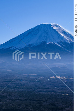 竜ヶ岳より望む快晴の空と富士山の絶景 竜ヶ岳より望む快晴の空と富士山の絶景 110176720