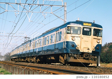 千葉へ向けて総武本線をゆく113系電車 千葉へ向けて総武本線をゆく113系電車 110180852