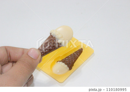 A picture of ice cream with selective focus 110180995