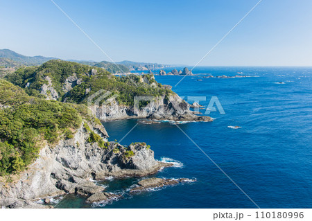 石廊崎から見た南伊豆の海岸 石廊崎から見た南伊豆の海岸 110180996