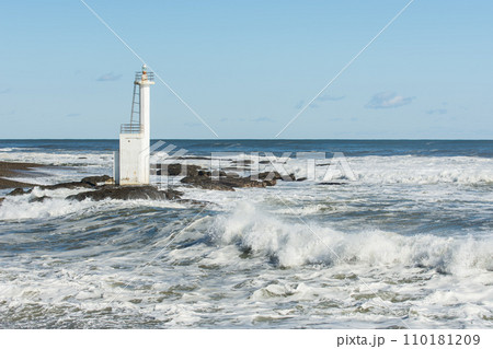 大洗灯台（磯浜灯柱）と太平洋 110181209
