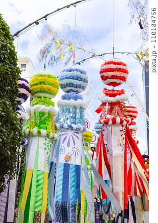 仙台七夕まつり　仙台七夕の七夕飾り 110184756