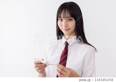 暗記をする女子高生 暗記をする女子高生 110185258