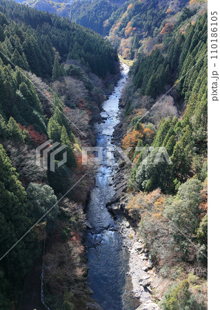 銅山川(吉野川最長の支流)の富郷渓谷(下流から上流へ) 銅山川(吉野川最長の支流)の富郷渓谷(下流から上流へ) 110186105