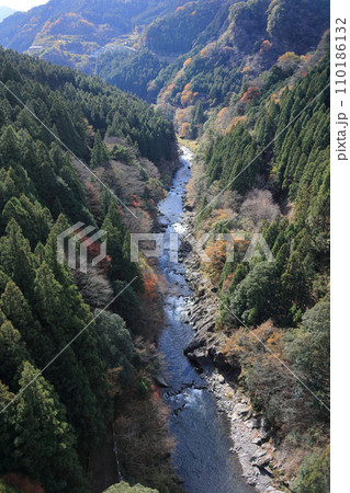 銅山川（吉野川最長の支流）の富郷渓谷（下流から上流へ） 110186132