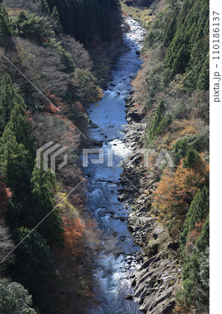 銅山川（吉野川最長の支流）の富郷渓谷（下流から上流へ） 110186137