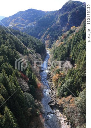 銅山川（吉野川最長の支流）の富郷渓谷（下流から上流へ） 110186139