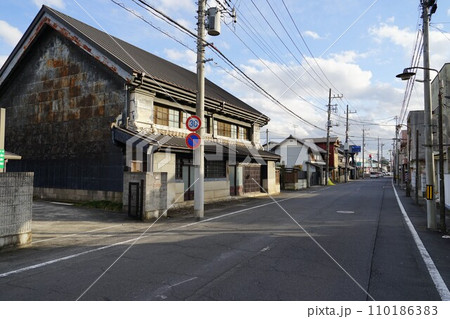 茨城県筑西市の下館駅周辺の街並みの風景 110186383