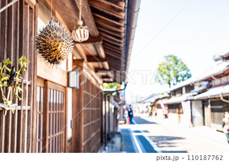 【重要伝統的建造物群保存地区】城東町並み保存地区 軒先の節分飾り3 岡山県津山市 【重要伝統的建造物群保存地区】城東町並み保存地区 軒先の節分飾り3 岡山県津山市 110187762