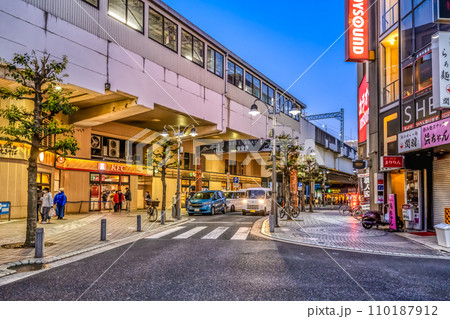 横浜市鶴見区の都市風景 鶴見駅 ベルロード 横浜市鶴見区の都市風景 鶴見駅 ベルロード 110187912