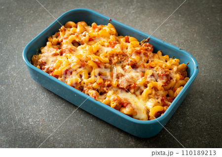 homemade macaroni bolognese with cheese 110189213