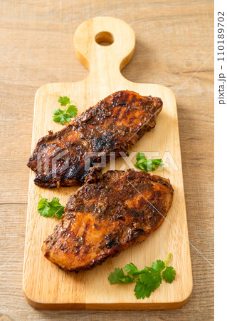spicy grilled jamaican jerk chicken spicy grilled jamaican jerk chicken 110189702