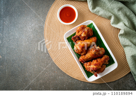 Crispy Fried Chicken with Fish Sauce 110189894