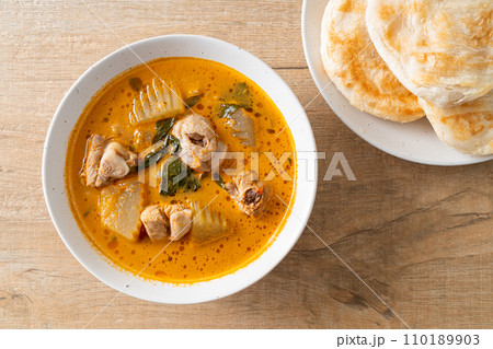 Chicken curry soup with roti 110189903