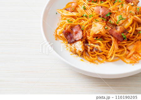 stir-fried spaghetti with kimchi and bacon stir-fried spaghetti with kimchi and bacon 110190205