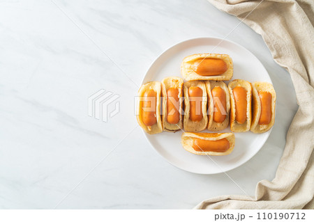 flat pancake roll with sausage 110190712