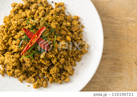 Stir Fried Pork with Yellow Curry Paste 110190721
