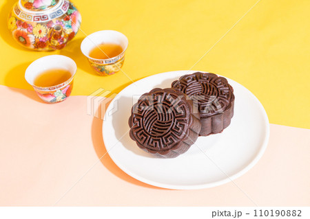 moon cake dark chocolate flavour 110190882