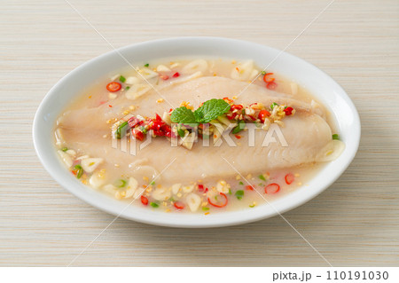 Steamed Fish in Spicy Lemon Sauce 110191030
