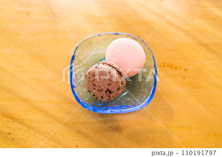 rose and chocolate macaron on plate 110191797