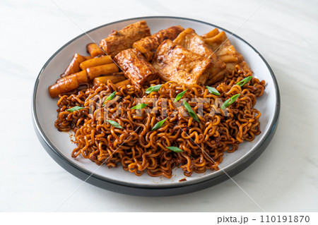 Jajangmyeon or JJajangmyeon with Odeng and Omuk - Korean Instant noodles with Korean fish cake in black bean sauce 110191870