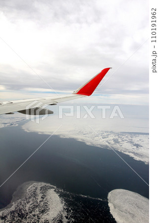 オホーツク海流氷　流氷遊覧フライト　流氷遊覧飛行　流氷ウォッチング 110191962