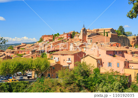 南フランス・プロヴァンスにある美しい村、ルシヨン 南フランス・プロヴァンスにある美しい村、ルシヨン 110192035