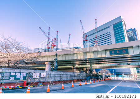 日本の東京都市景観 元日。日本橋一丁目の再開発事業や首都高地下化事業に伴う事前工事などを望む=1日 日本の東京都市景観 元日。日本橋一丁目の再開発事業や首都高地下化事業に伴う事前工事などを望む=1日 110192171