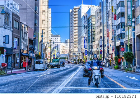 東京都品川区の都市風景　大崎広小路駅　ソニー通り 110192571