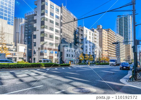 東京都品川区の都市風景 大崎広小路駅 山手通り 東京都品川区の都市風景 大崎広小路駅 山手通り 110192572