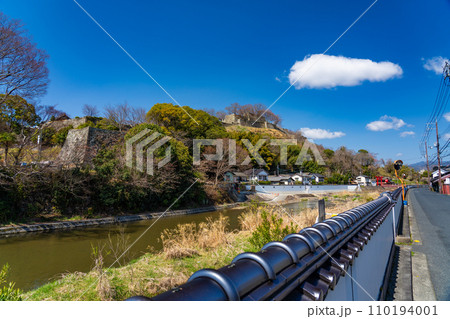 【日本100名城】宮川河畔から見た春先の津山城跡2 岡山県津山市 【日本100名城】宮川河畔から見た春先の津山城跡2 岡山県津山市 110194001