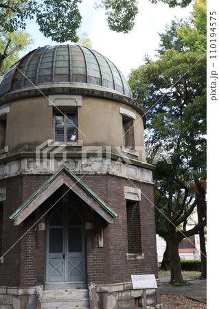 東京海洋大学に保存されている第二観測台の建物 110194575