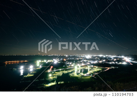 海辺の街に星降る夜 110194703