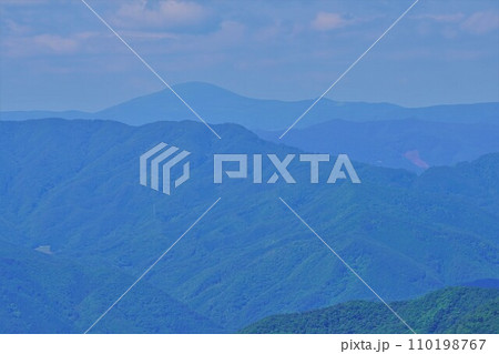 五葉山展望地からの南方面の山並み 五葉山展望地からの南方面の山並み 110198767