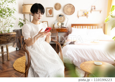屋内 女性ポートレート撮影 屋内 女性ポートレート撮影 110199223