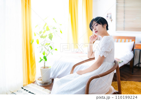 屋内 女性ポートレート撮影 屋内 女性ポートレート撮影 110199224