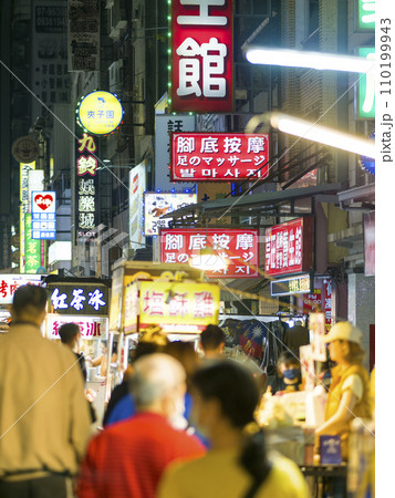 台湾・賑わう高雄六合夜市 / Liouhe Night Market, Kaohsiung 台湾・賑わう高雄六合夜市 / Liouhe Night Market, Kaohsiung 110199943