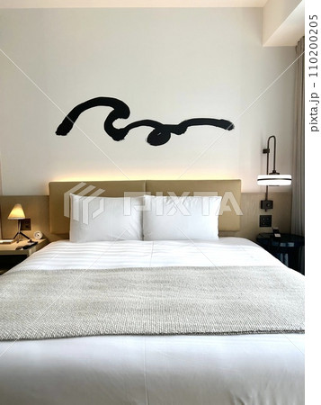 ラグジュアリーホテルのベッド 110200205