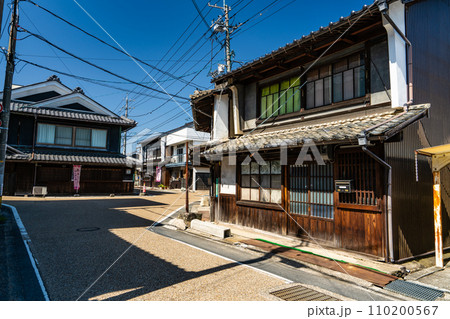 【重要伝統的建造物群保存地区】城東町並み保存地区 西新町と中之町の辻の風景1 岡山県津山市 【重要伝統的建造物群保存地区】城東町並み保存地区 西新町と中之町の辻の風景1 岡山県津山市 110200567