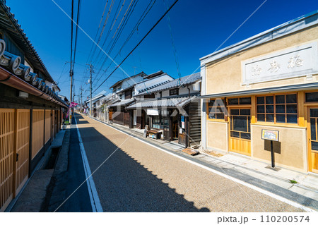 【重要伝統的建造物群保存地区】城東町並み保存地区　古い銭湯と町家5　岡山県津山市 110200574