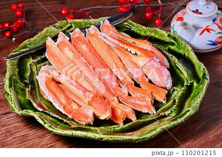 正月料理、ズワイガニの蟹脚、蟹、カニ料理。 110201215