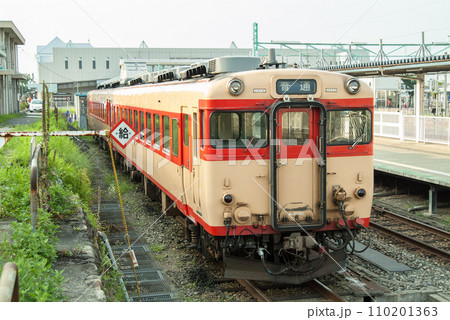 かつて米坂線を走っていた国鉄色キハ58とキハ28系 かつて米坂線を走っていた国鉄色キハ58とキハ28系 110201363